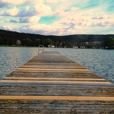Bild enthält, Water, Waterfront, Nature, Outdoors, Scenery, Port, Pier, Landscape, Lake, Sky