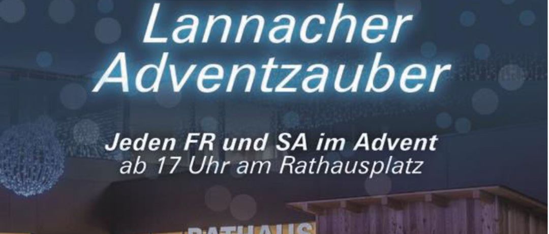Ein Plakat für das Lannach Adventzauber-Event. Es zeigt ein Bild einer Menschenmenge um eine Holzhütte mit Leuten im Inneren. Der Text lautet 'Running Team Lannach recht herzliche Grüße für das geliebte Wohl ist am besten gesichert Lannach Adventzauber'.