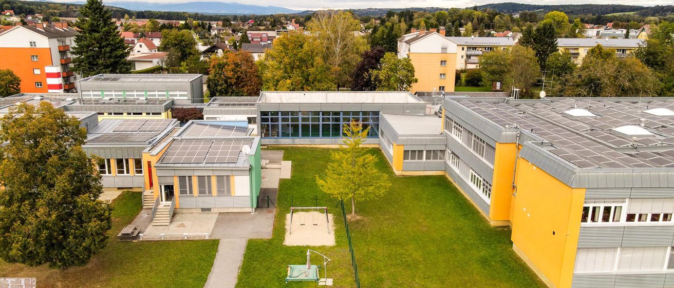 Bild enthält, Outdoors, Architecture, Building, Aerial View, Housing, Campus