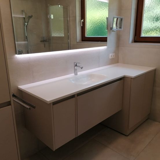 Bild enthält, Sink, Sink Faucet