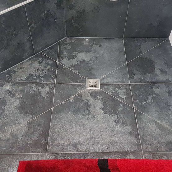 Bild enthält, Floor, Flooring, Tile