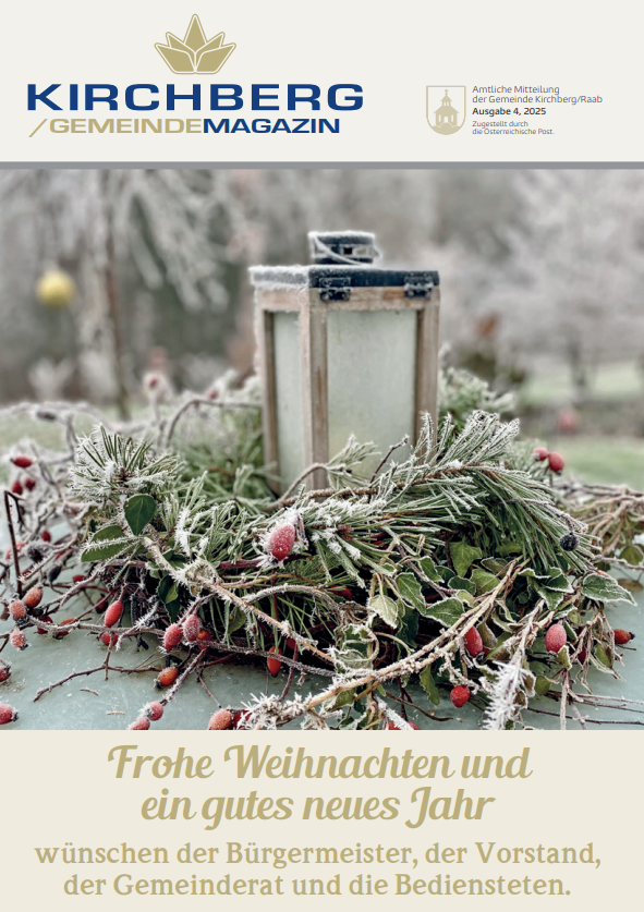 Das Titelbild einer Gemeindezeitung aus Kirchberg/Raab zeigt eine vereiste Laterne mit einem Kranz aus grünen Zweigen und roten Beeren. Der Text lautet 'Frohe Weihnachten und ein gutes neues Jahr' und wünscht ein frohes Weihnachtsfest und ein gutes neues Jahr.
