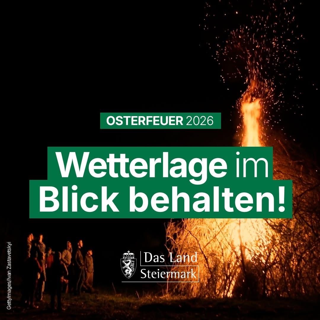 Ein Lagerfeuer mit Leuten, die drum herum stehen, die Worte 'Osterfeuer 2026' und 'Wetterlage im Blick behalten!' sind zu sehen.