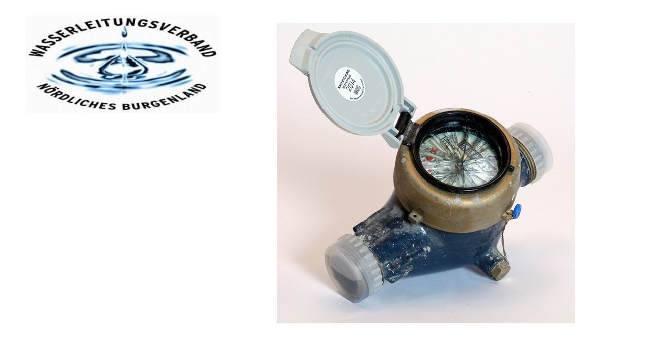 Ein Bild eines geöffneten Wasserzählers mit einer Kompass oben. Der Zähler ist blau und gold. Es gibt ein Logo auf der linken Seite.