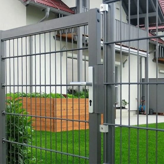 Bild enthält, Backyard, Nature, Outdoors, Yard, Fence