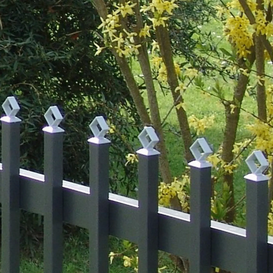 Bild enthält, Nature, Outdoors, Yard, Fence, Picket Fence, Backyard