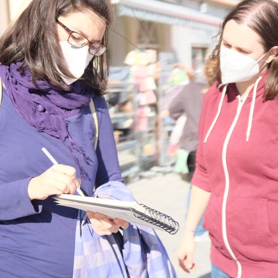 Bild enthält, Advertisement, Poster, Adult, Female, Person, Woman, Accessories, Glasses, Face, Head