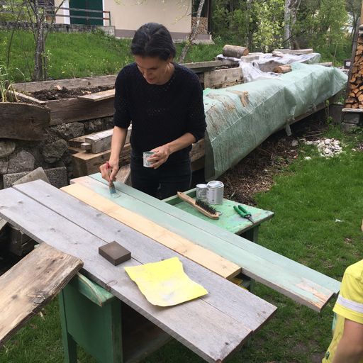 Bild enthält, Wood, Person, Plywood, Backyard, Nature, Outdoors, Yard, Woodworking