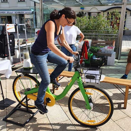 Bild enthält, Machine, Wheel, Bicycle, Transportation, Vehicle, Person, Exercise Bike, Fitness, Sport, Working Out