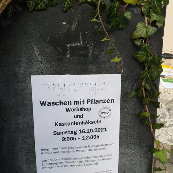 Bild enthält, Advertisement, Business Card, Paper, Text