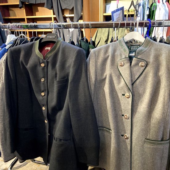 Bild enthält, Clothing, Coat, Jacket, Blazer, Overcoat