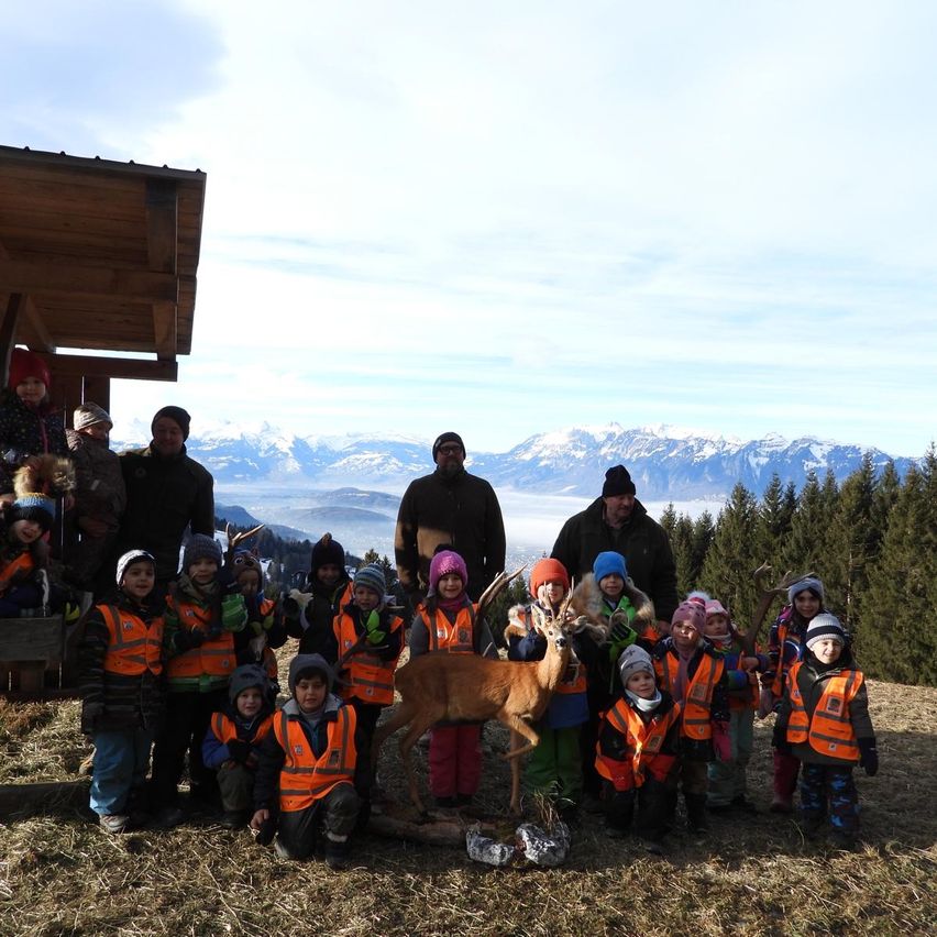 Bild enthält, Outdoors, Shelter, Wilderness, People, Portrait, Vegetation, Tree, Hiking, Peak, Grass