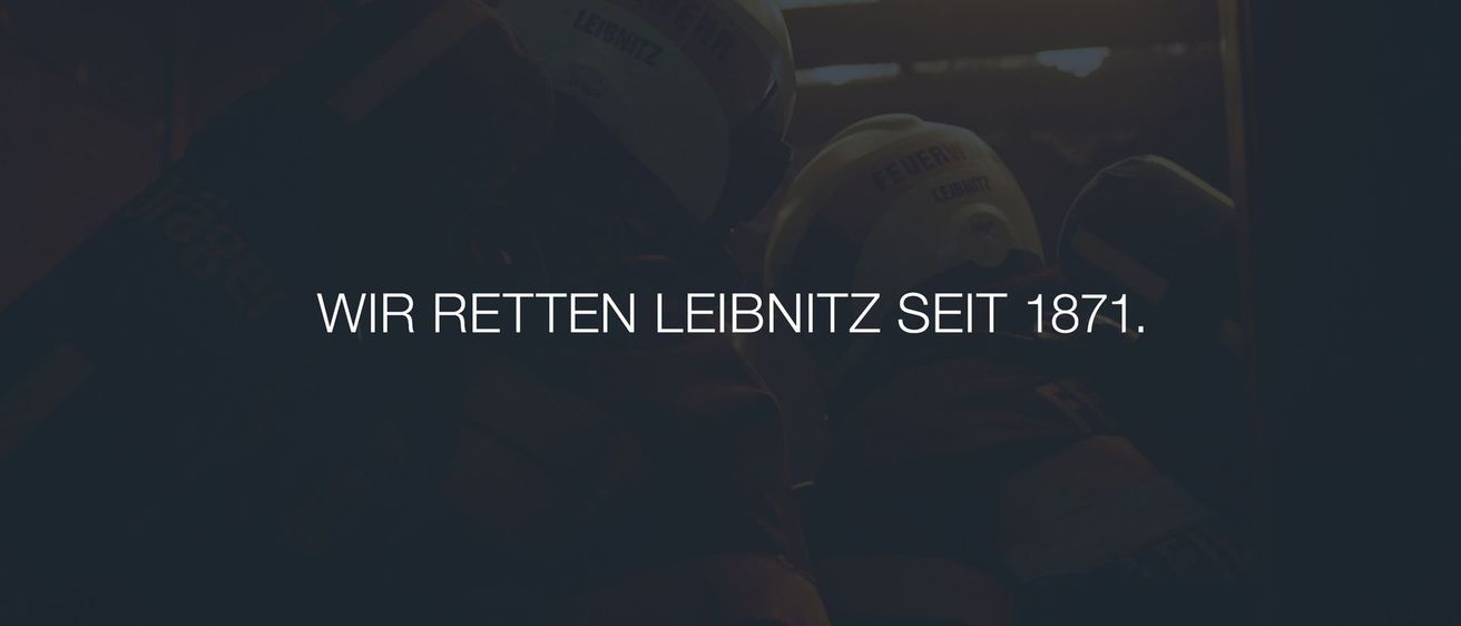 Bild enthält, Hardhat, Helmet, People, Photography, Baseball Cap, Cap, Hat, Tape