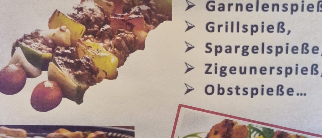 Plakat für verschiedene Spießgerichte. Enthält gegrillte Garnelen, Gemüse und Fleisch. Mittwochs-Special.