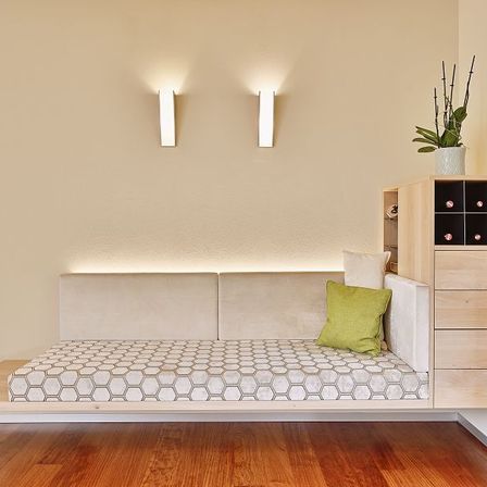 Bild enthält, Home Decor, Cushion, Rug, Furniture, Plant, Bed, Pillow, Indoors, Interior Design