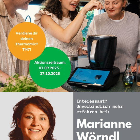 Werbung mit einer Familie, die mit einem Thermomix TM7 kocht. Ein Aktionszeitraum wird mit den Daten 01.09.2025-27.10.2025 angezeigt. Ein Testimonial von Marianne Worndl ist ebenfalls enthalten.