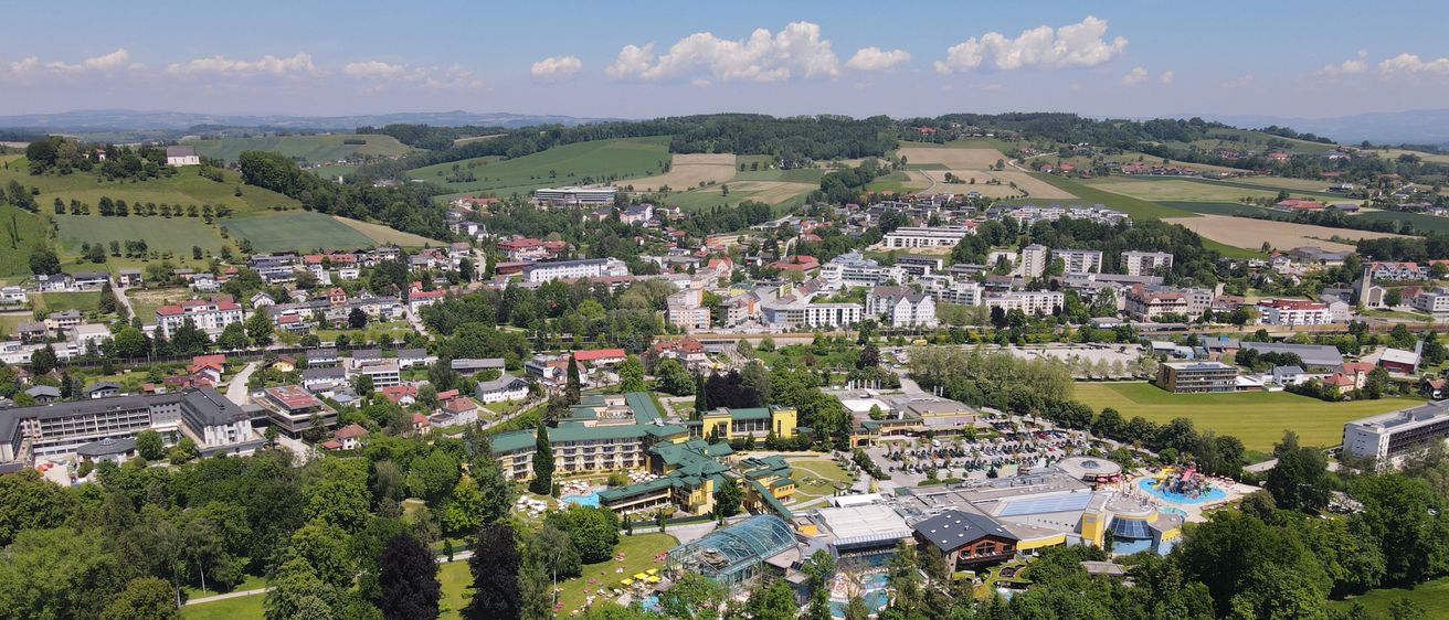 Bild enthält, Building, Cityscape, Urban, Outdoors, Nature, Neighborhood, Aerial View, Countryside
