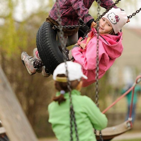 Bild enthält, Play Area, Child, Female, Girl, Person, Outdoors, Outdoor Play Area
