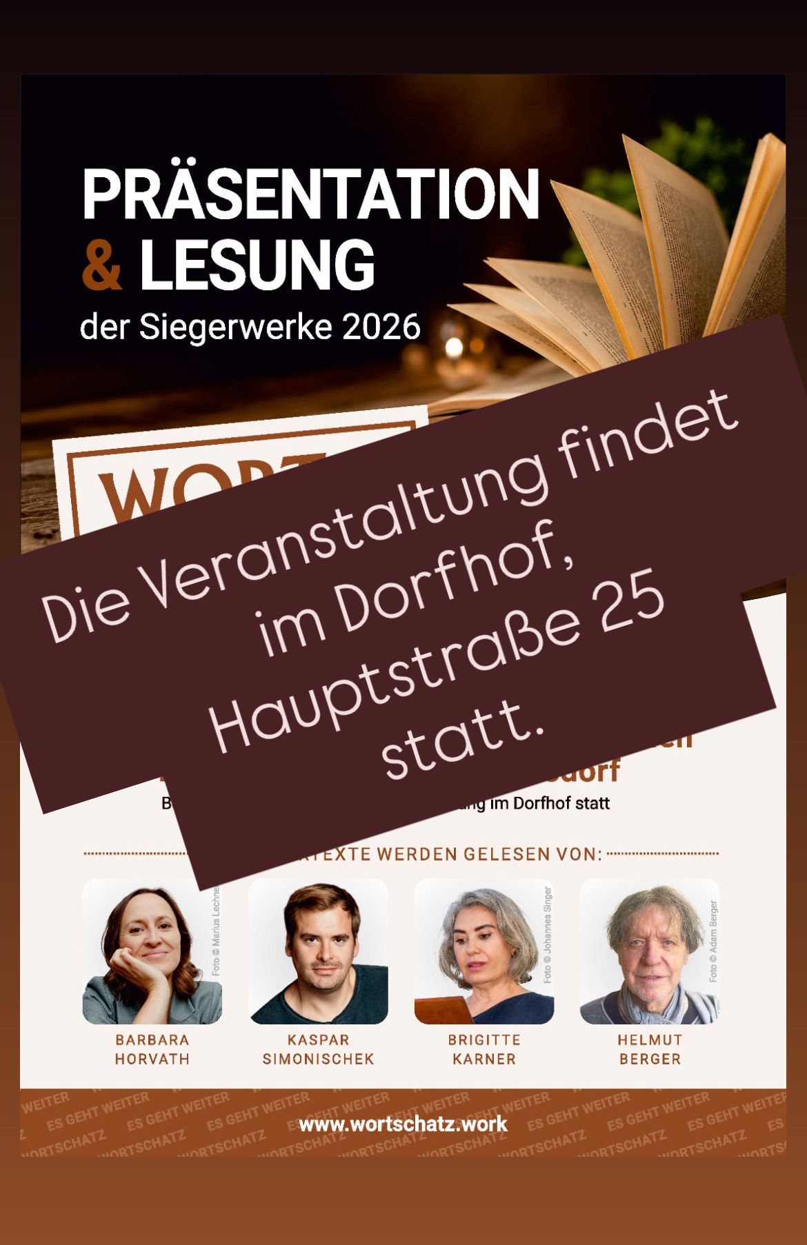 Ein Plakat für eine Buchlesung im Dorfhof, Hauptstrasse 25, zeigt ein Buch und vier Sprecher, darunter eine Frau, zwei Männer und eine weitere Frau.