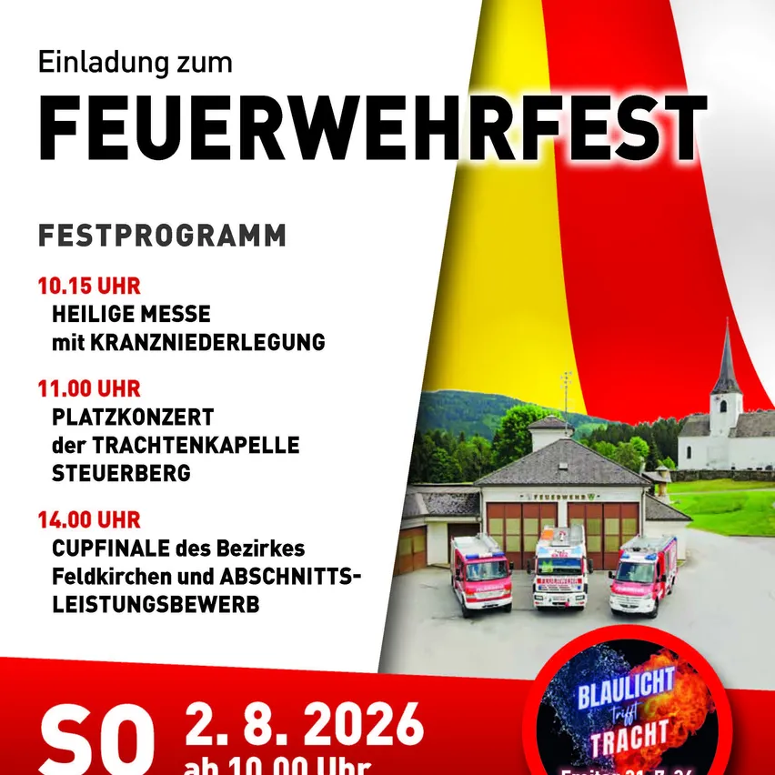 Plakat für das Feuerwehrfest mit einem Zeitplan, der eine Heilige Messe, ein Platzkonzert und ein Pokalfinale umfasst. Die Veranstaltung zeigt Feuerwehrfahrzeuge und eine Kirche im Hintergrund. Datum: 2. August 2026.