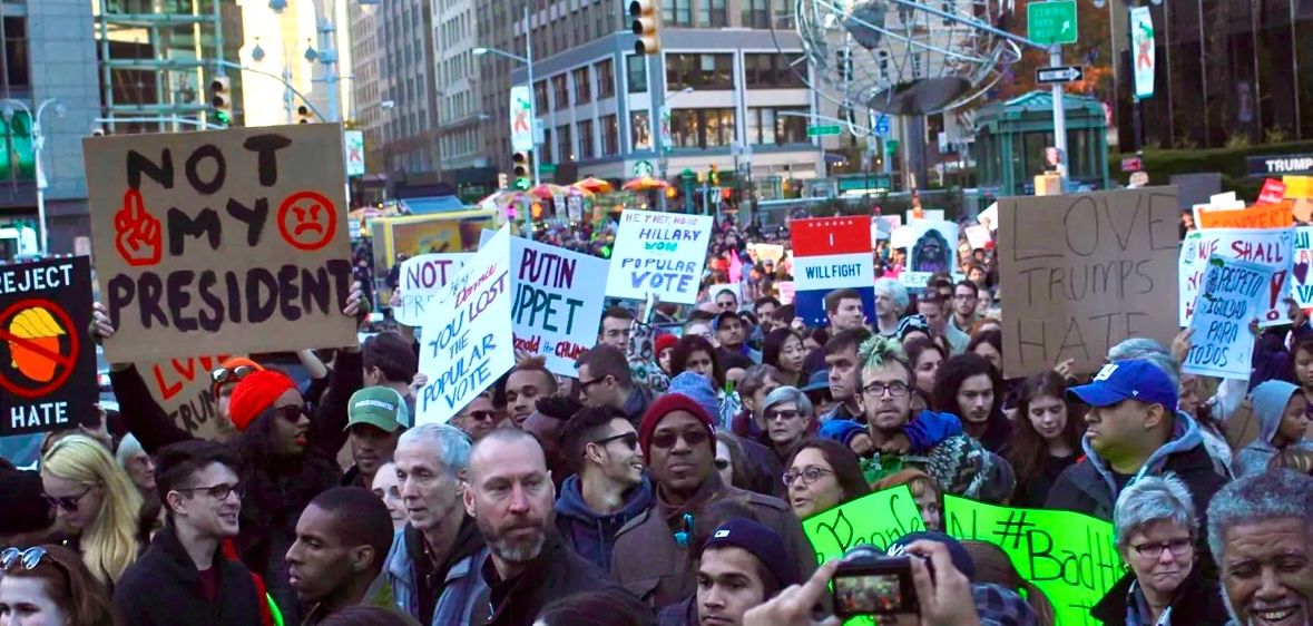 Bild enthält, People, Person, Parade, Protest, Adult, Male, Man, Face, Female, Woman