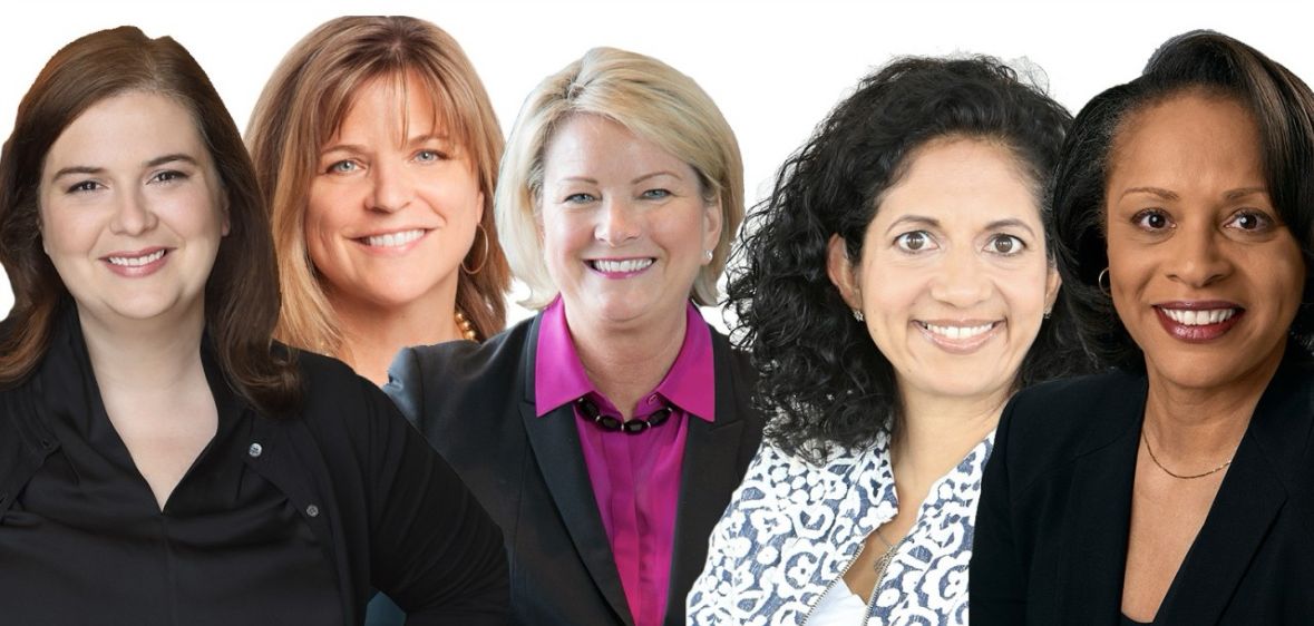 Bild enthält, Head, Person, Face, Adult, Female, Woman, Happy, Smile, Portrait, Suit