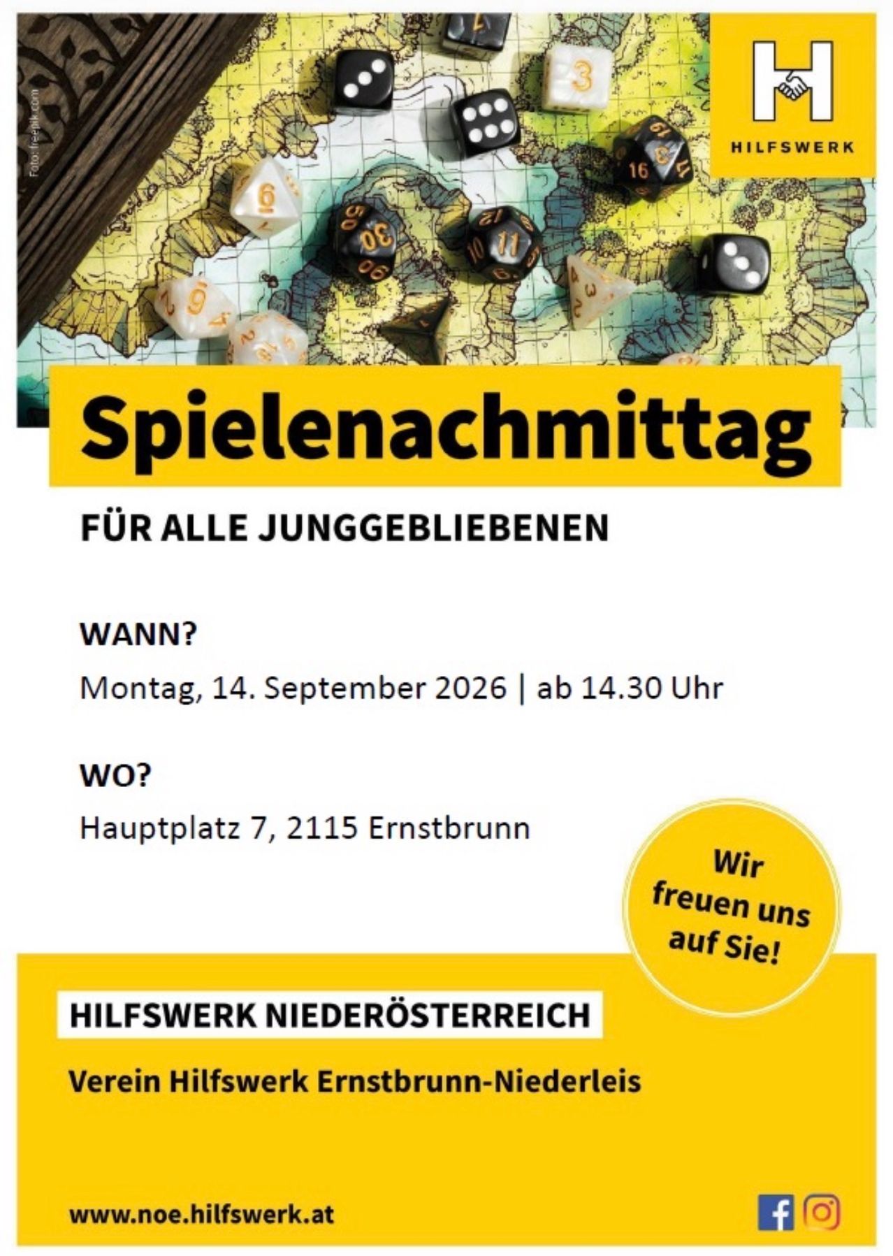 Plakat für eine Spielenacht in Ernstbrunn, Österreich. Es zeigt Würfel und eine Karte, mit Angaben zu Datum, Uhrzeit und Ort. Es enthält auch einen Aufruf zum Handeln auf Deutsch.