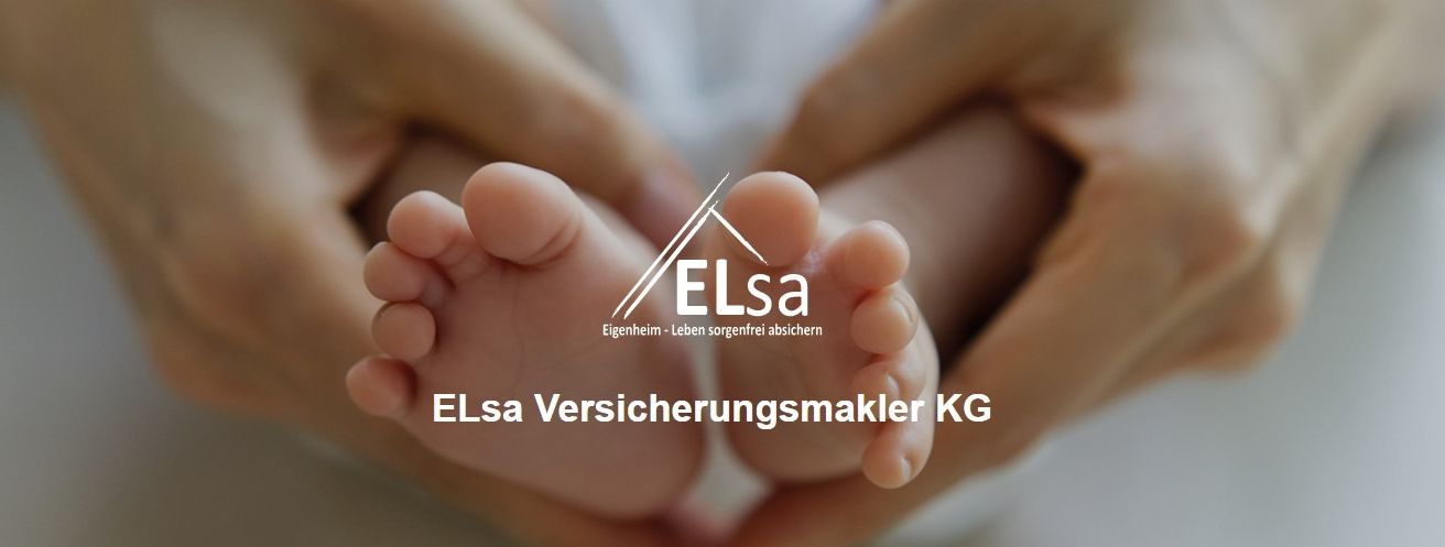 Bild von Händen, die die Füße eines Babys halten, mit dem Logo 'Elsa Versicherungsmakler KG' und dem Slogan 'Eigenheim - Leben sorgenfrei abschirmen'.
