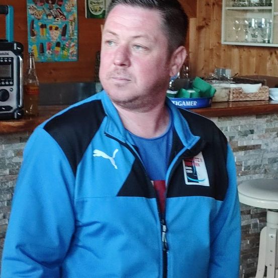 Bild enthält, Coat, Jacket, Face, Head, Person, Photography, Portrait, Adult, Male, Man