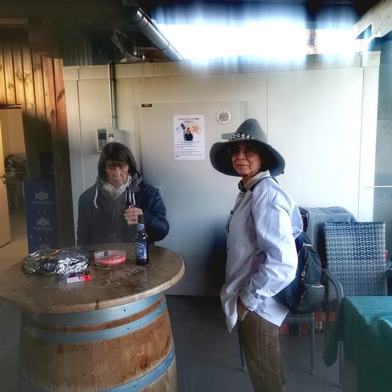 Bild enthält, Nature, Outdoors, Countryside, Hat, Person, Rural, Alcohol, Beverage, Farm, Vineyard