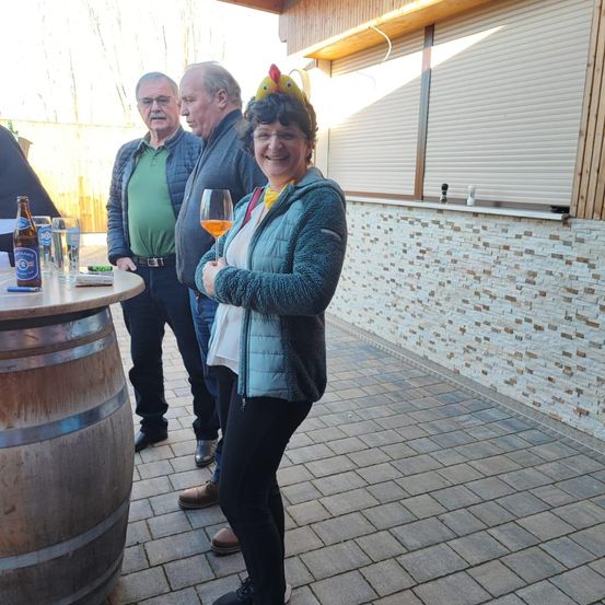 Bild enthält, Pants, Nature, Outdoors, Countryside, Person, Portrait, Adult, Female, Woman, Man