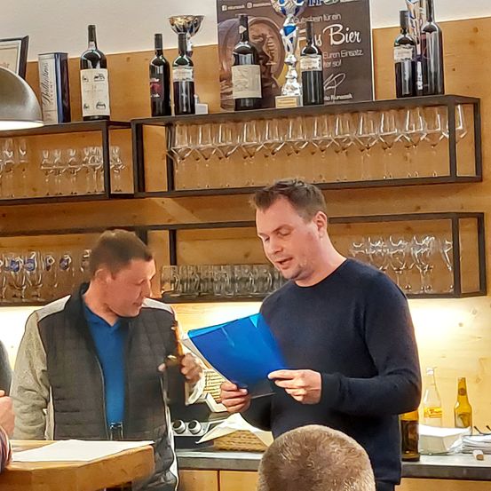 Bild enthält, Adult, Male, Man, Person, Face, Head