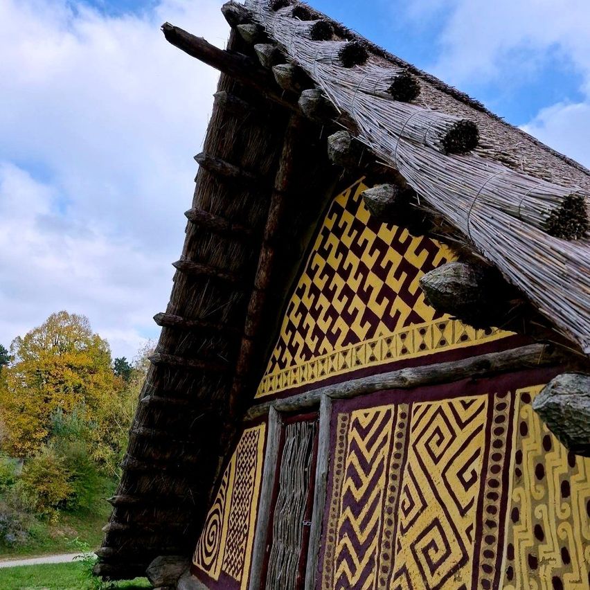 Bild enthält, Architecture, Building, Countryside, Hut, Nature, Outdoors, Rural, Housing