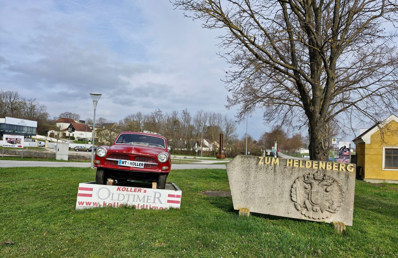 Bild enthält, Grass, Plant, Car, Vehicle, Machine, Spoke, Tree, Tree Trunk, Wheel, Alloy Wheel