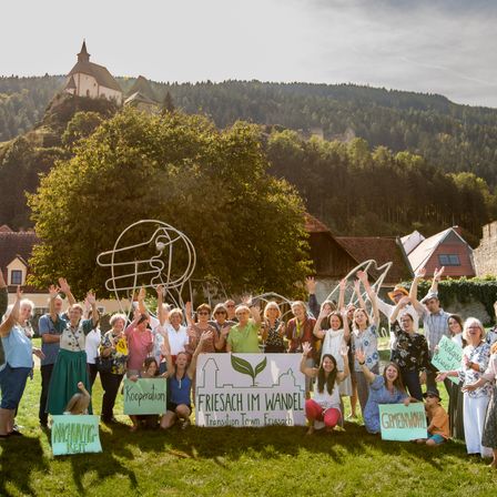 Bild enthält, Grass, Plant, People, Person, Outdoors, Nature, Countryside