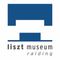 Das Logo des Liszt-Museums Raiding zeigt ein blaues Quadrat mit weißem Umriss, gefolgt von den Worten 'Liszt Museum Raiding' in Schwarz.