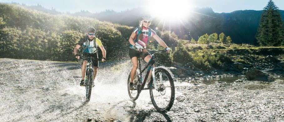 Bild enthält, Bicycle, Cycling, Person, Sport, Transportation, Vehicle, Machine, Wheel