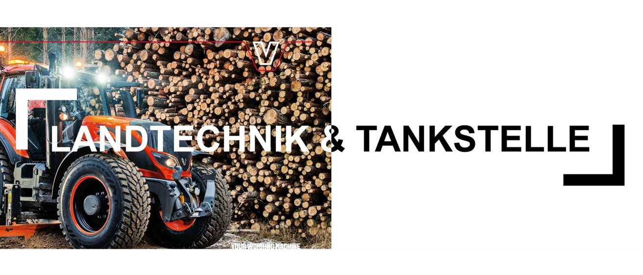 Ein rot gerahmtes Bild von gestapelten Baumstämmen und einer Maschine. Die Wörter Technik & Tanks erscheinen auf der linken Seite.