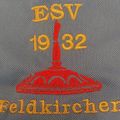 Gesticktes Logo auf grauem Hintergrund mit einer roten Glocke und dem Text ESV 1932 Feldkirchen