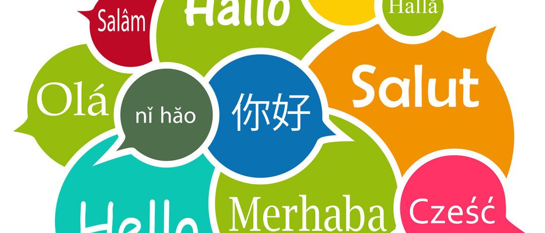 Ein Bild eines Kreises mit verschiedenen Sprechblasen darum, jede enthält das Wort 'Hallo' in einer anderen Sprache.