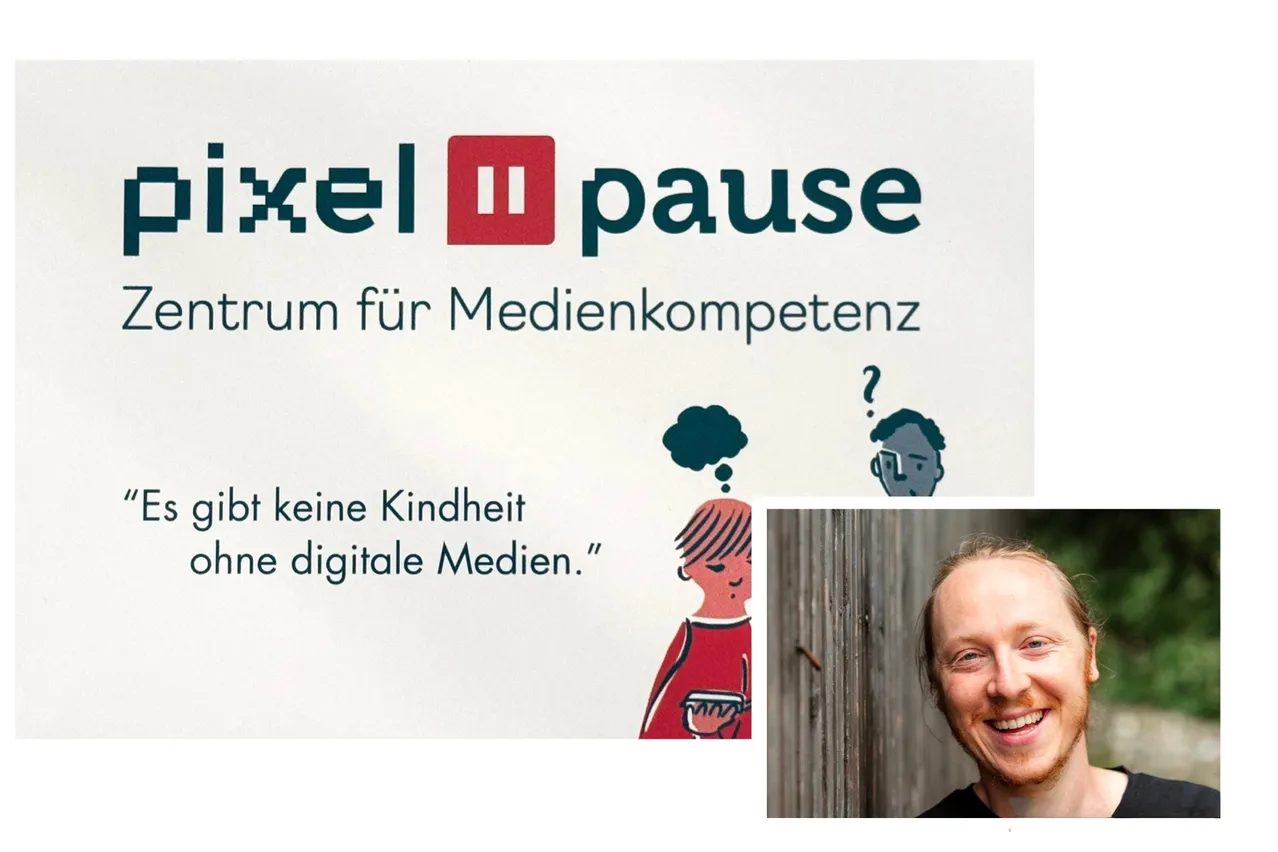 Ein Poster mit dem Text Pixel Pause, einem lächelnden Mann und einem Kind, das über digitale Medien nachdenkt. Es heißt: 'Es gibt keine Kindheit ohne digitale Medien.'