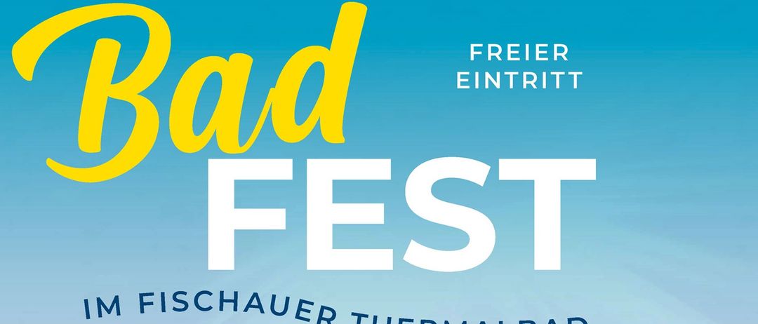 Werbeplakat für die 'Bad Fest'-Veranstaltung mit einem gelben und grünen Gebäude, Treppen und einer Rutsche vor einem See, umgeben von Bäumen.