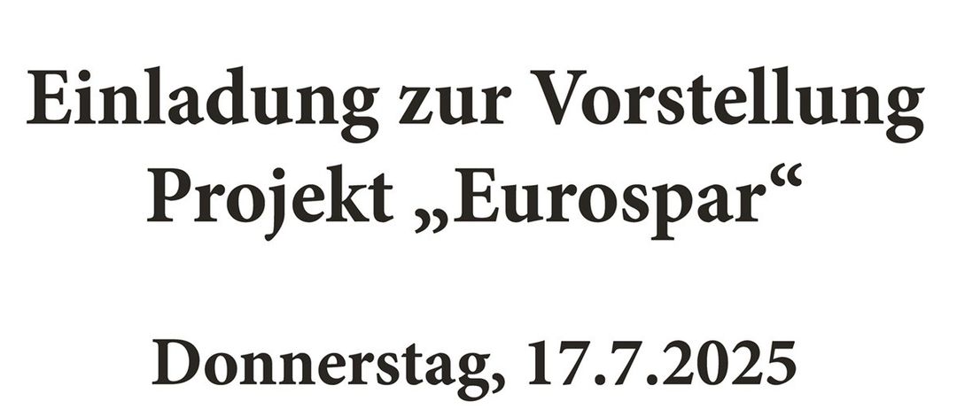 Eine Luftaufnahme eines solarbetriebenen Gebäudes. Darunter steht der Text 'Einladung zur Vorstellung Projekt Eurospaar', 'Donnerstag, 17.7.2025' und '19:00 Uhr Hubertushof Fromwald'.