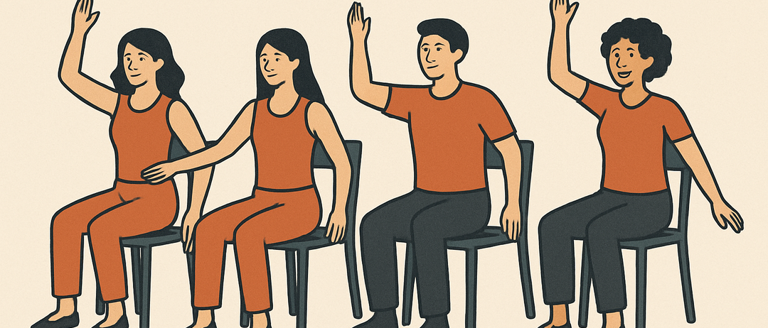 Vier Personen sitzen in einer Reihe auf Stühlen. Drei von ihnen heben ihre Hände, während einer nach unten schaut. Sie tragen alle orangefarbene Oberteile und Hosen.