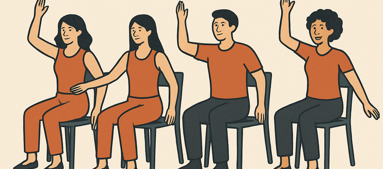 Vier Menschen in orangefarbenen Shirts und Hosen sitzen in Stühlen und heben ihre Hände in einer Klassenzimmerumgebung.