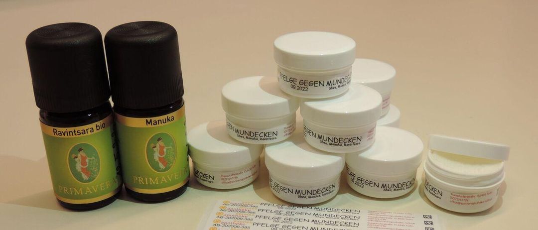 Bild enthält, Can, Tin, Cosmetics, Text, Tape