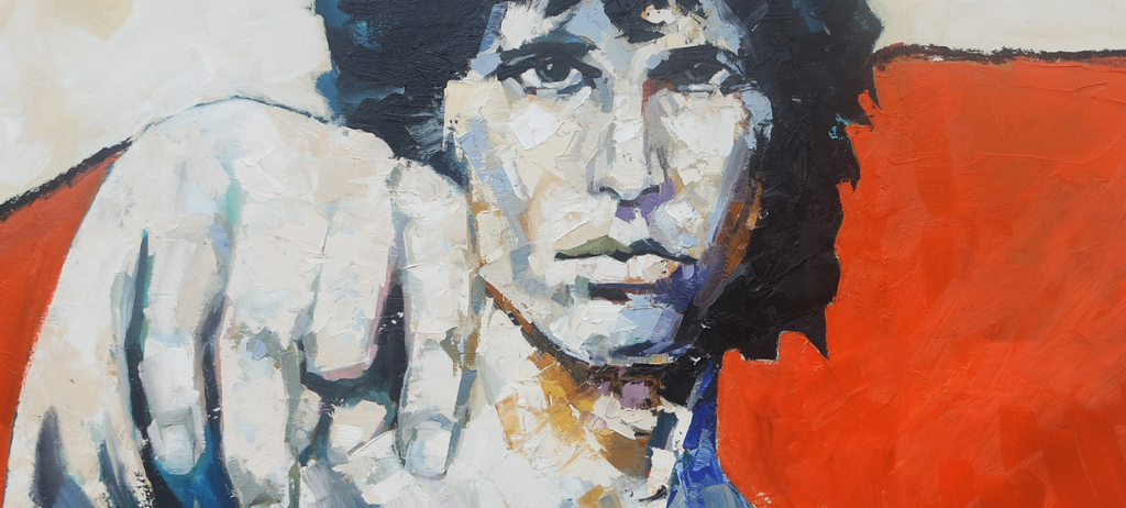 Eine abstrakte Malerei eines Mannes mit schwarzen Haaren, der eine Faust macht. Der Hintergrund ist eine Mischung aus Rot und Orange mit einigen blauen und weißen Akzenten.