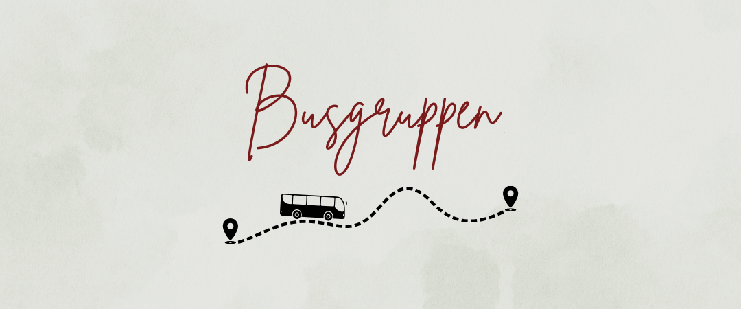 Ein Bus fährt auf einer welligen Straße, gekennzeichnet durch zwei Ortsmarkierungen, mit dem Wort Busgruppen in kursiver roter Schrift.