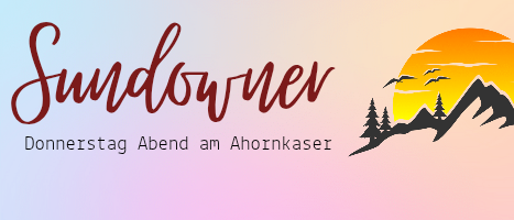 Sonnenuntergang-Banner mit einem Sonnenuntergang, Bergen, Bäumen und Vögeln, Text steht in rotem kursiver Schrift 'Donnerstag Abend am Ahornkaser'.