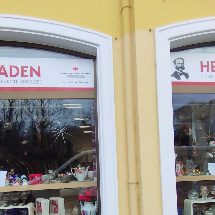 Bild enthält, Kiosk, Shop, Architecture, Building, Person